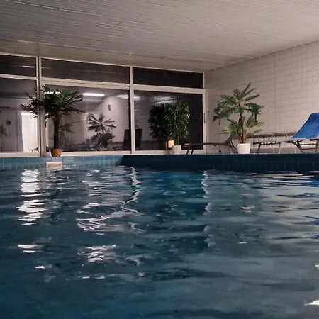 Sam Modern Mit Pool, Sauna Und Parkplatz Unterkirnach