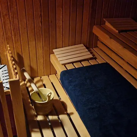 Sam Modern Mit Pool, Sauna Und Parkplatz