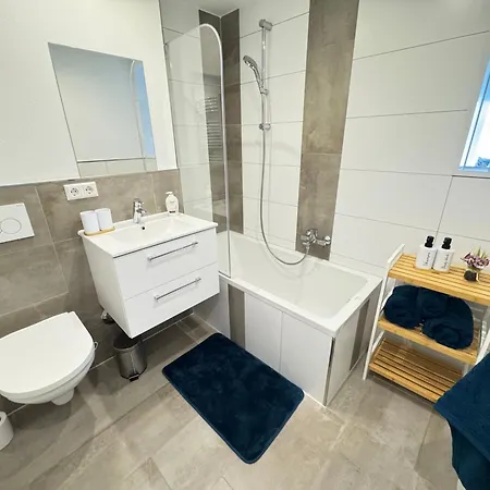 Sam Modern Mit Pool, Sauna Und Parkplatz Apartment *